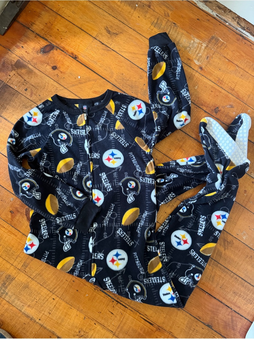 Pittsburgh Steelers Black Logo Fleece Pajamas w/Feet - Kids 8